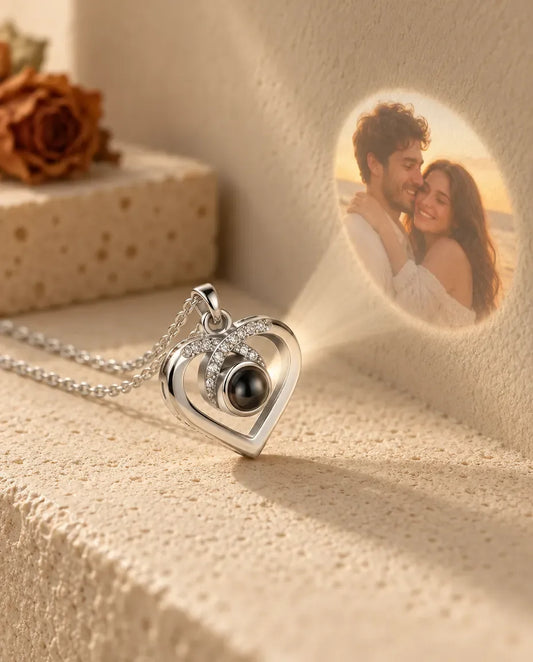 Halsband med Bild Inuti - projicerar det dolda fotot på väggen