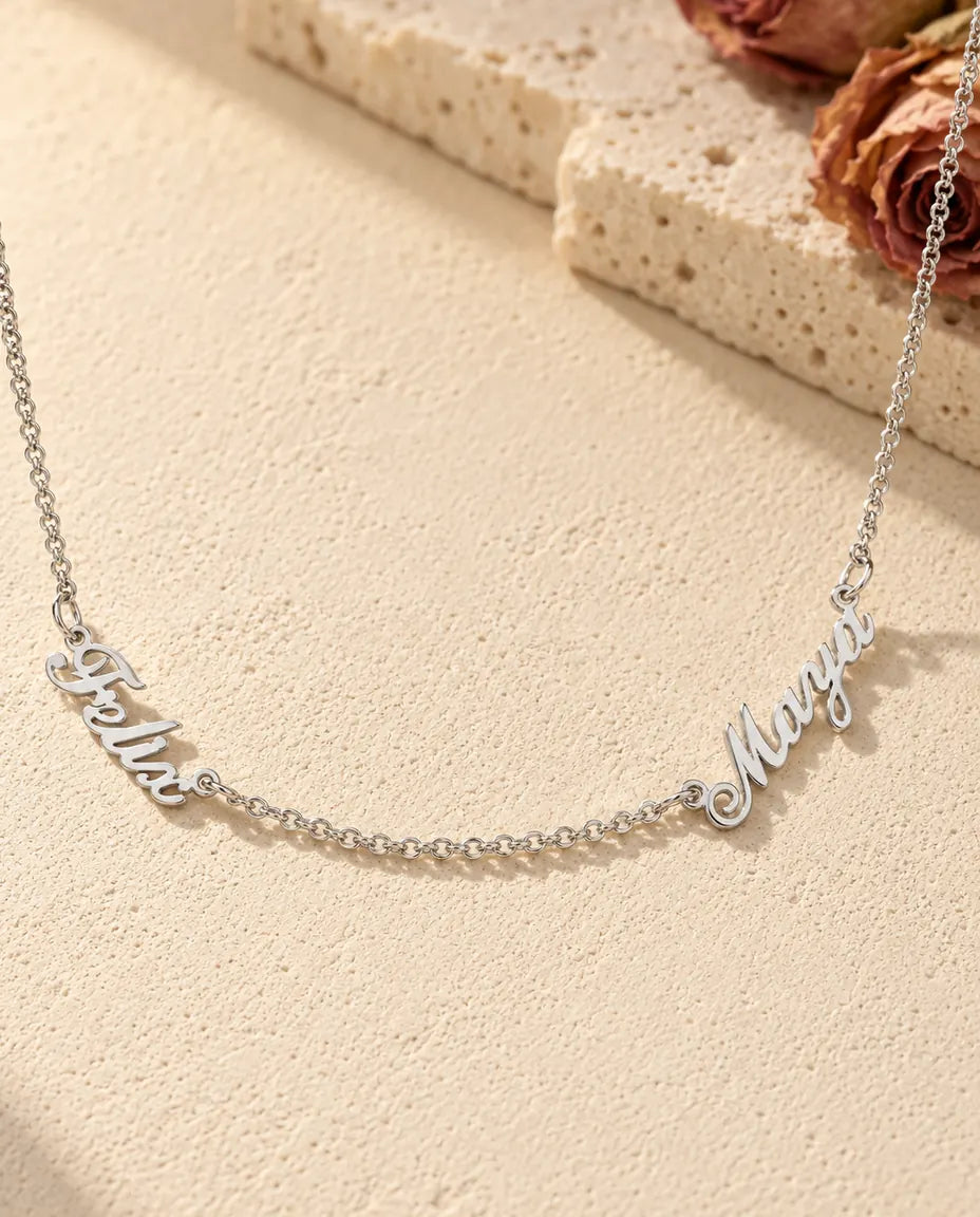 Halsband med Två Namn i 925 Sterling Silver - framifrån i silver