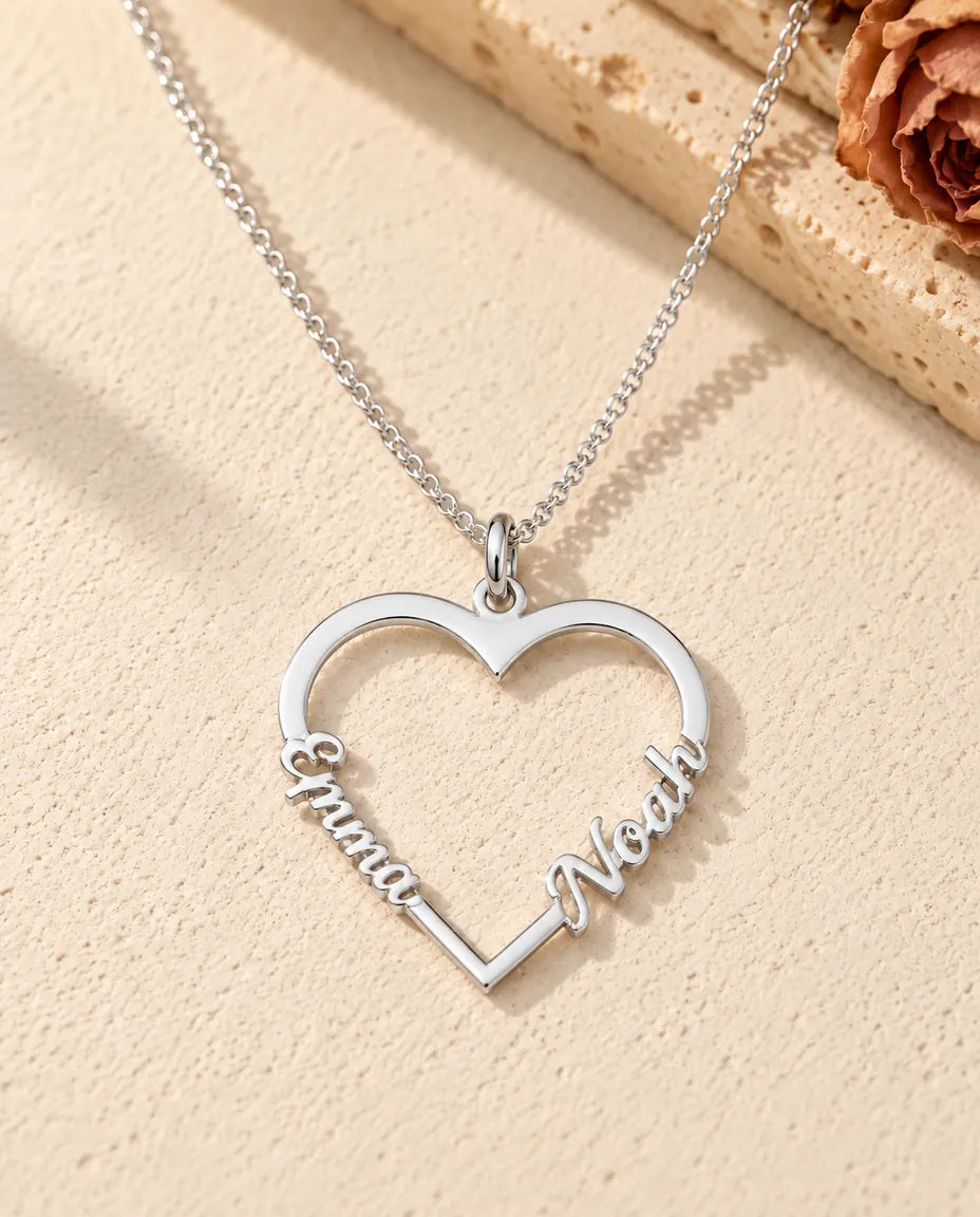 Hjärthalsband med Två Namn i 925 Sterling Silver - framifrån i silver