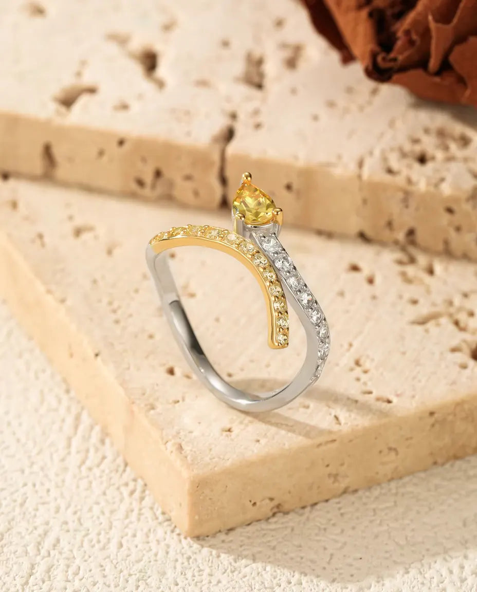 Korsad Ring Tvåfärgad - gul droppslipad sten där två pavéskenor korsas, storlek 5 till 9, 925 sterlingsilver