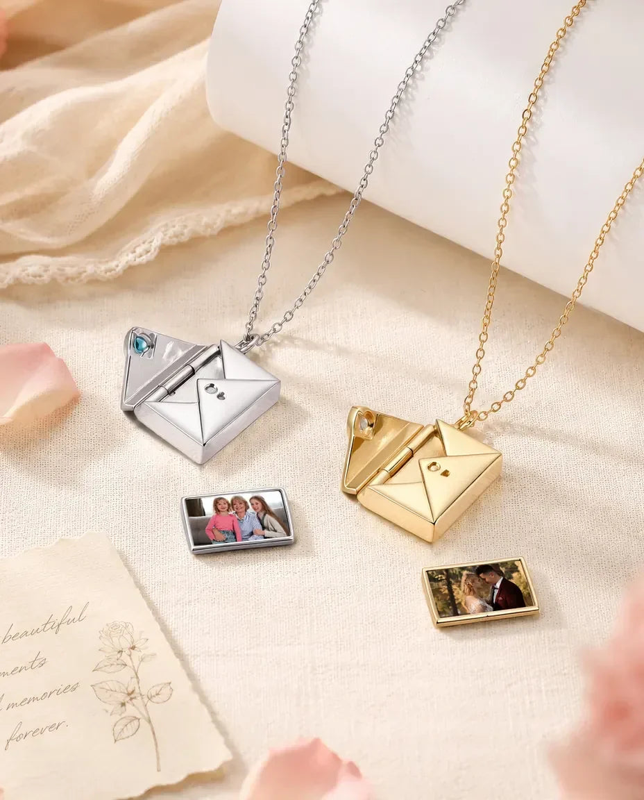 Medaljong Halsband – Kuvert med Bild, Månadssten och Gravyr