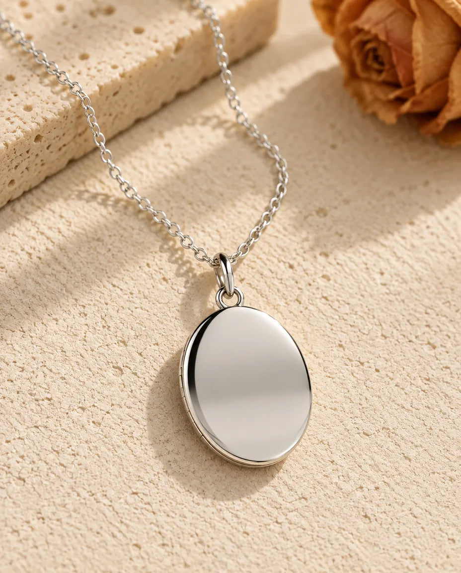 Oval Medaljong Halsband med Bild - framifrån i silver