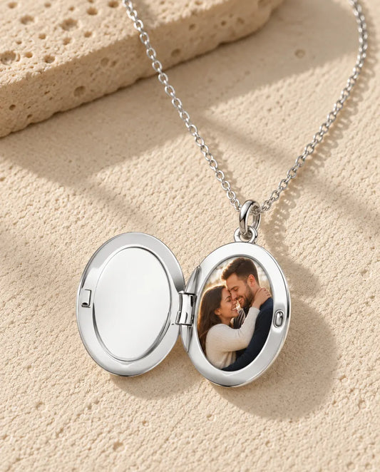 Oval Medaljong Halsband med Bild - öppet, med fotot inuti