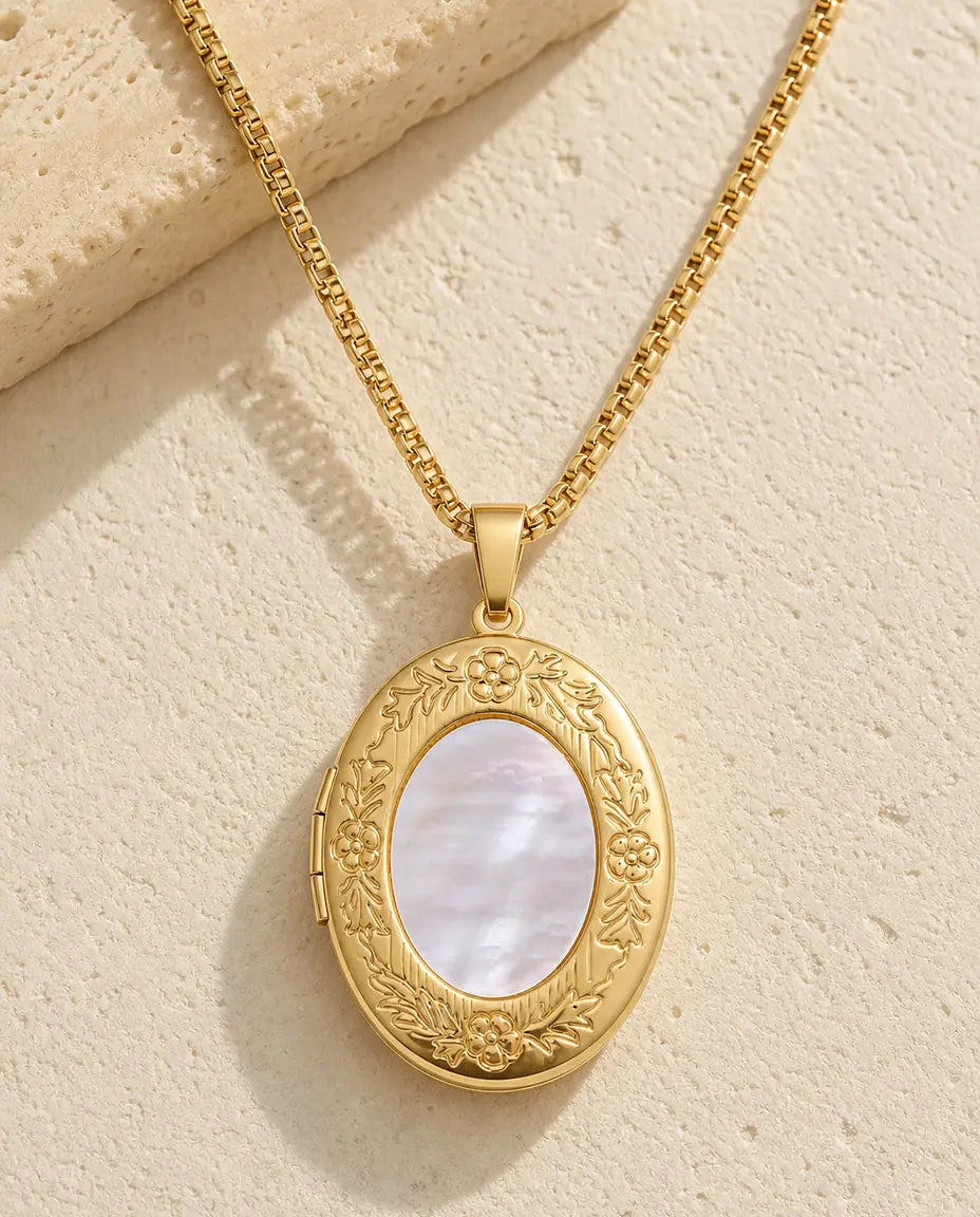 Medaljong Halsband med Bild – Oval i Pärlemor med Blommig Ram, Vintagestil