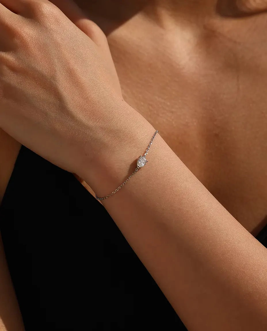 Moissanite Armband Droppslipad - 0,80 ct färg D, 5 x 7 mm, fin ankarkedja 16+3 cm i sterlingsilver 925