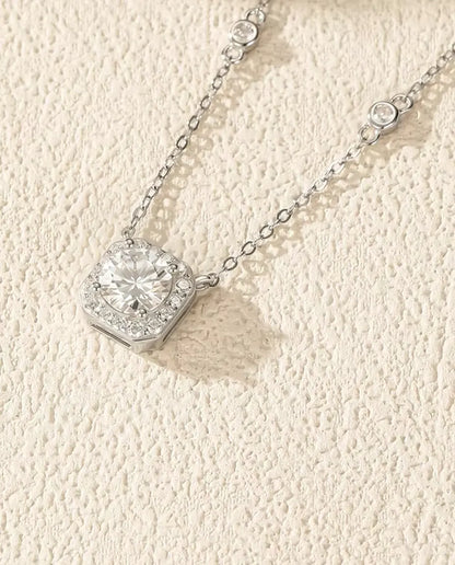 Moissanite Halsband 1 karat - hänge med kuddformad halo och zirkonia i kedjan, färg D VVS1, 925 sterlingsilver