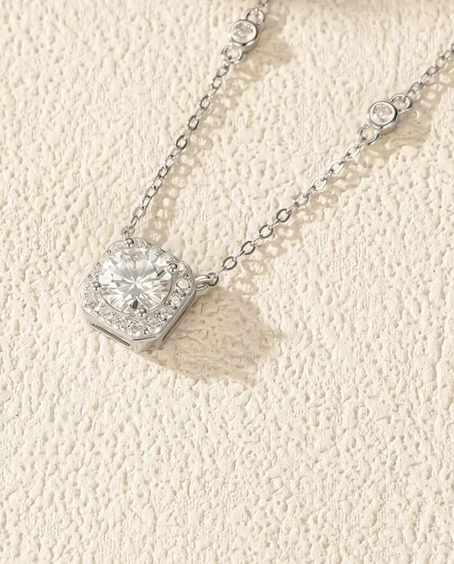 Moissanit Halsband 1 karat - hänge med kuddformad halo och zirkonia i kedjan, färg D VVS1, 925 sterlingsilver