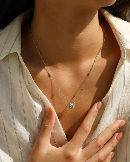 Moissanite Halsband 1 karat - hänge med kuddformad halo och zirkonia i kedjan, färg D VVS1, 925 sterlingsilver