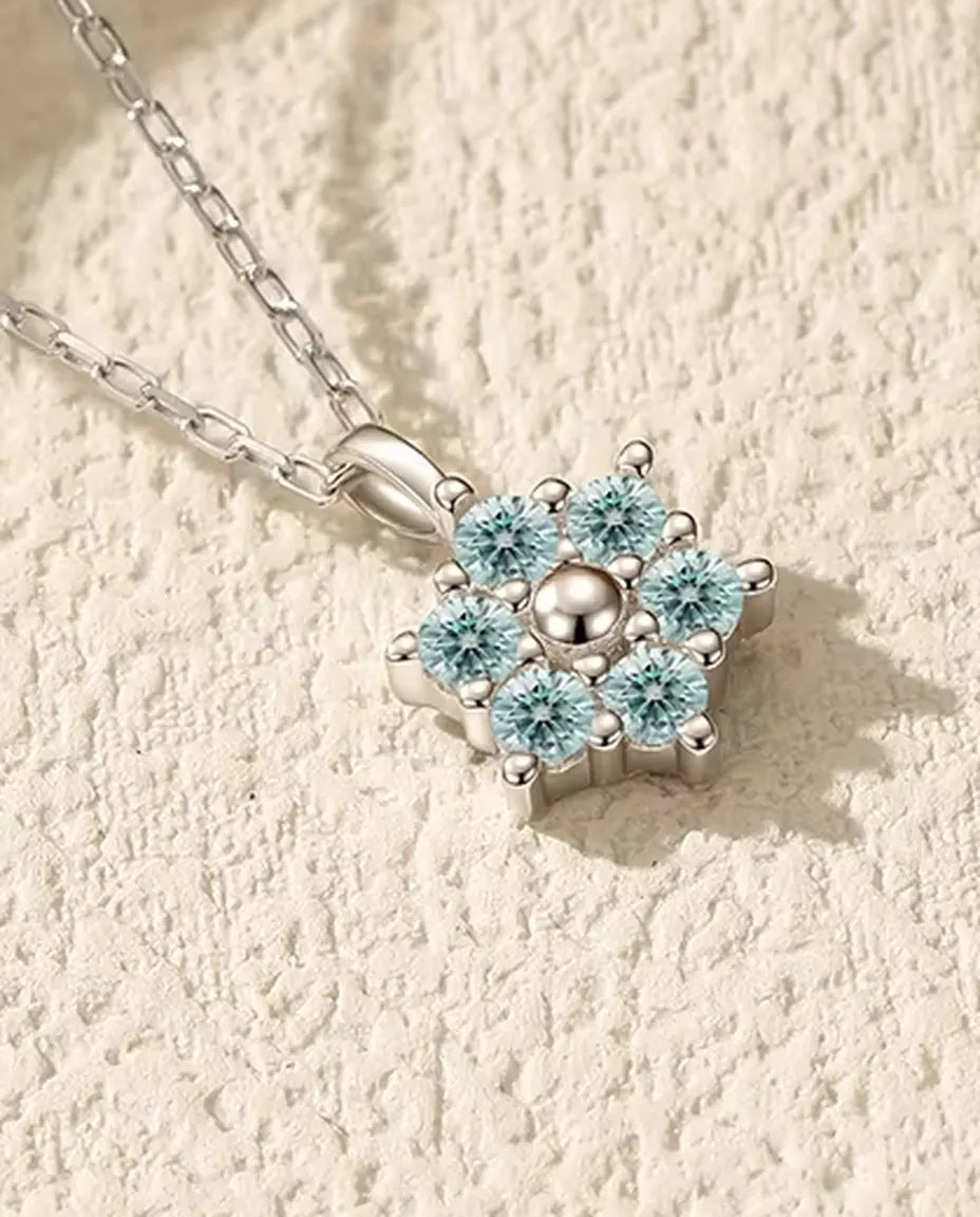 Moissanite Halsband Blomma Aquablå - sex stenar på 2 mm runt en polerad silverkula, 925 silver, 40+5 cm