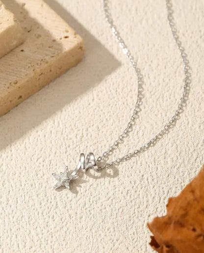 Moissanite Halsband med Stjärna - centersten på 2 mm, fem pavéaccenter och spiralänk, 925 silver, 40+5 cm