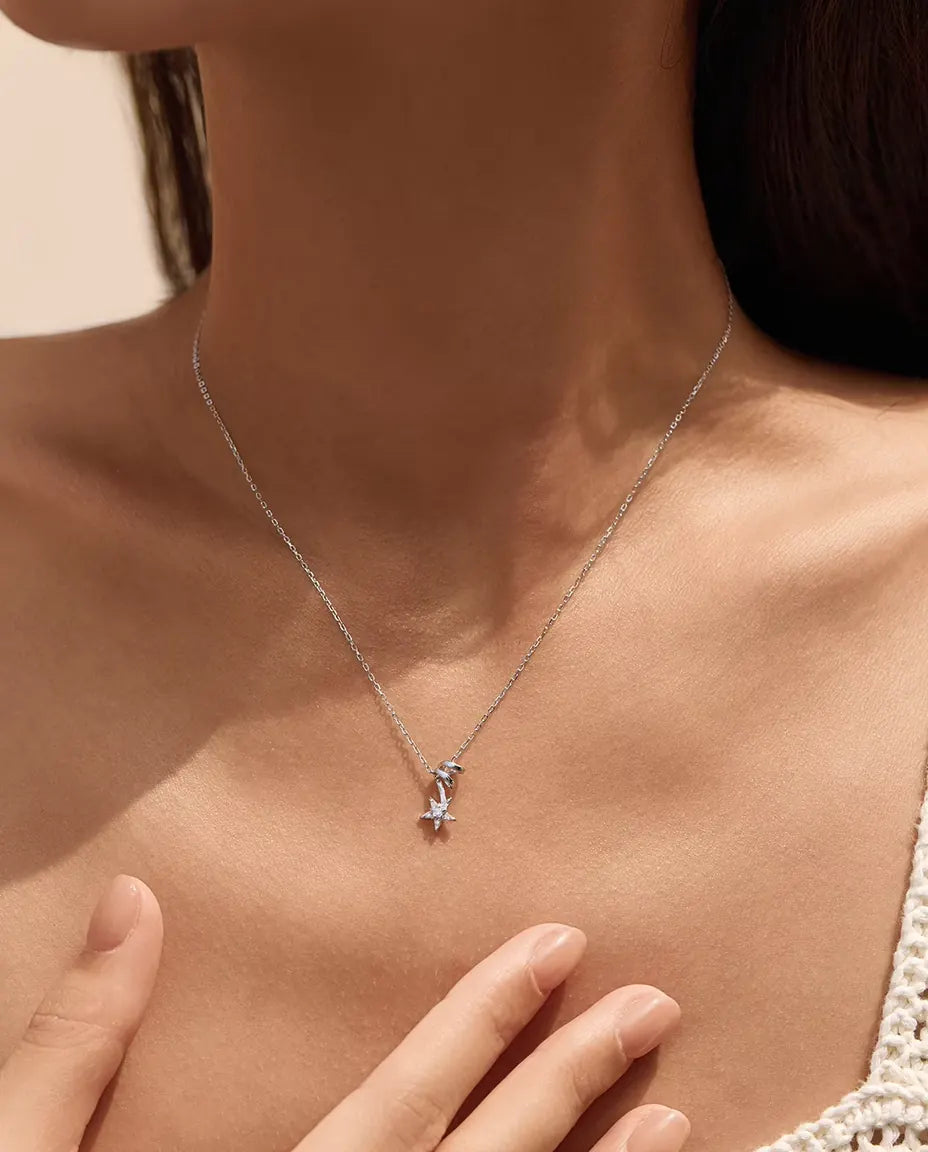 Moissanite Halsband med Stjärna - centersten på 2 mm, fem pavéaccenter och spiralänk, 925 silver, 40+5 cm
