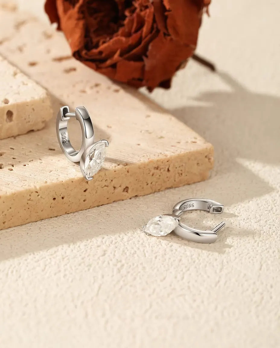 Moissanite Klickörhängen med Hänge Marquise - en sten på 0,50 ct 4 x 8 mm per örhänge, 14,5 mm långa, 925 sterlingsilver