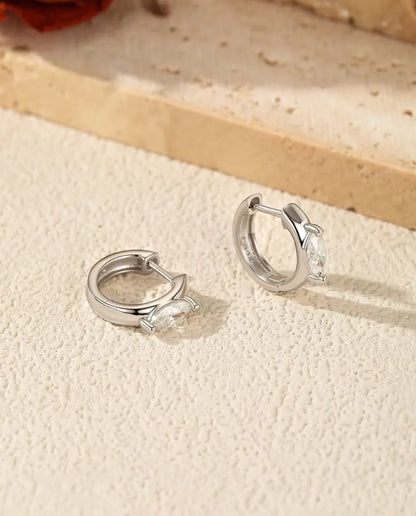 Moissanite Klickörhängen Marquise - en sten på 0,30 ct 3 x 6 mm per örhänge, ring på 11,5 mm, 925 sterlingsilver, färg D
