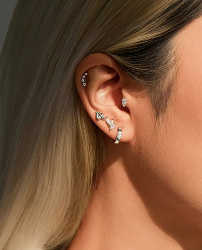 Moissanite Klickörhängen Marquise - en sten på 0,30 ct 3 x 6 mm per örhänge, ring på 11,5 mm, 925 sterlingsilver, färg D