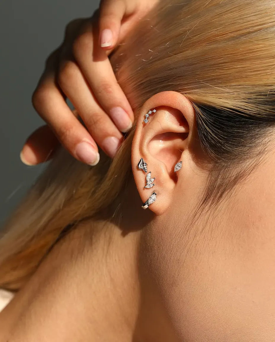 Moissanite Klickörhängen Marquise - en sten på 0,30 ct 3 x 6 mm per örhänge, ring på 11,5 mm, 925 sterlingsilver, färg D