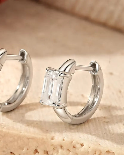Moissanite Klickörhängen Smaragdslipning - en sten på 0,80 ct 4 x 6 mm per örhänge, ring på 11,5 mm, 925 sterlingsilver