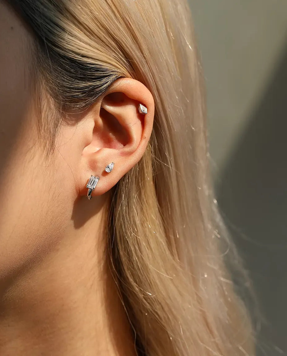 Moissanite Klickörhängen Smaragdslipning - en sten på 0,80 ct 4 x 6 mm per örhänge, ring på 11,5 mm, 925 sterlingsilver