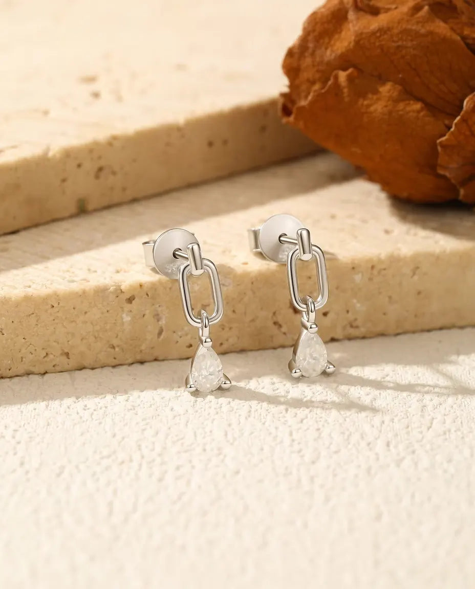 Moissanite örhängen i droppslipning – avlång länk och sten på 0,35 ct i färg D i 925 sterlingsilver, 14 mm långa