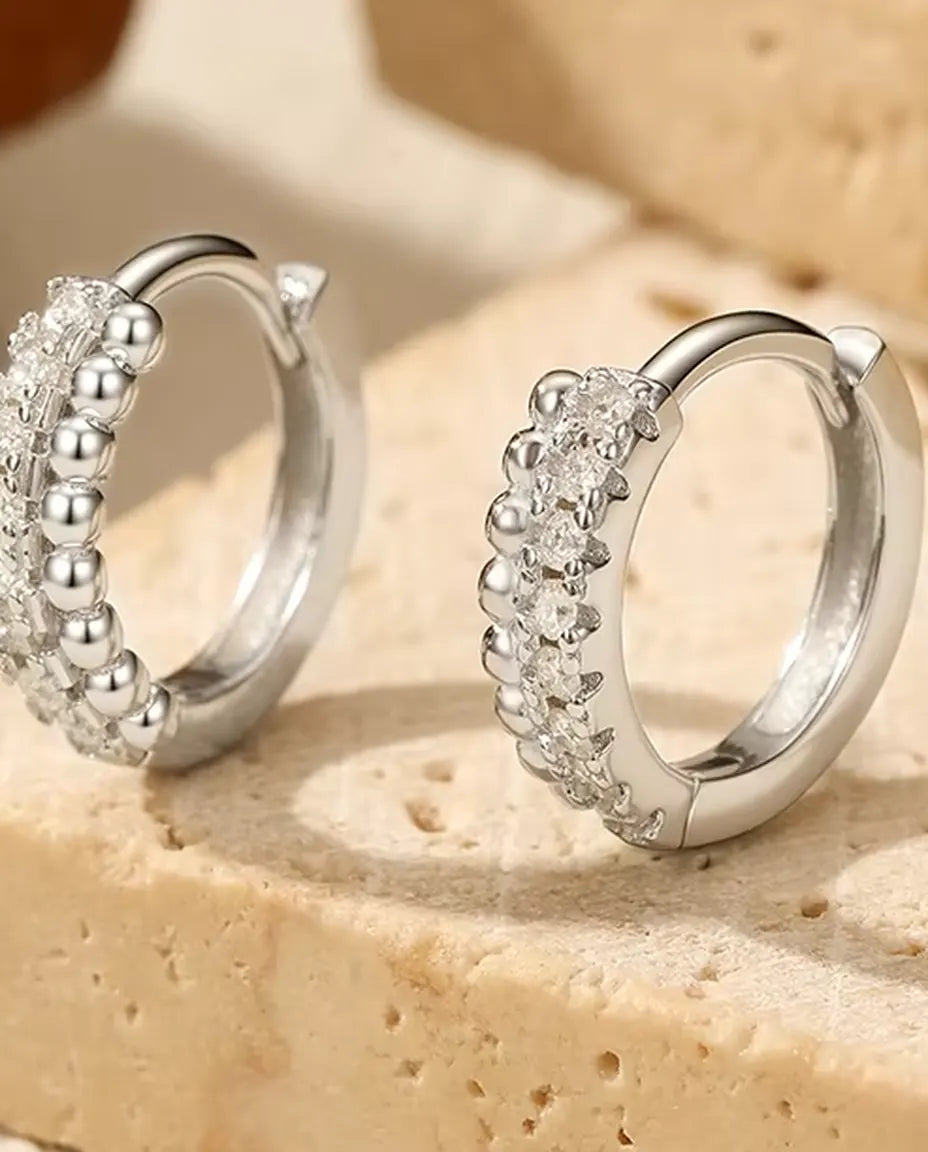 Moissanite Örhängen i Ringform med Pavé - sexton stenar på 1,3 mm i två rader, 12 mm, 925 sterlingsilver