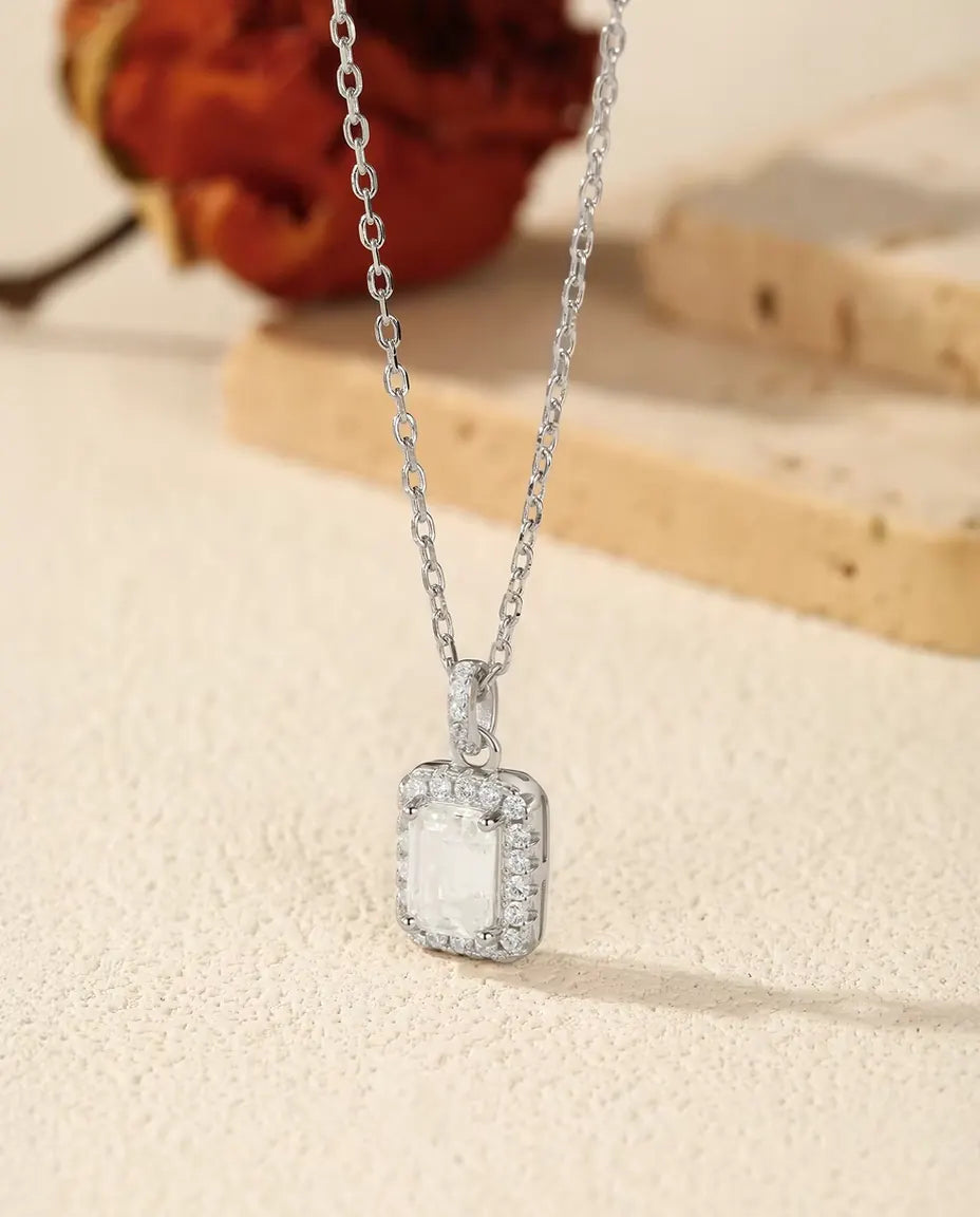Moissanite Smyckeset i Smaragdslipning, 925 Sterlingsilver – Halsband med Halohänge och Stiftörhängen, Mittstenar 1 ct och 0,8 ct, Brudsmycken