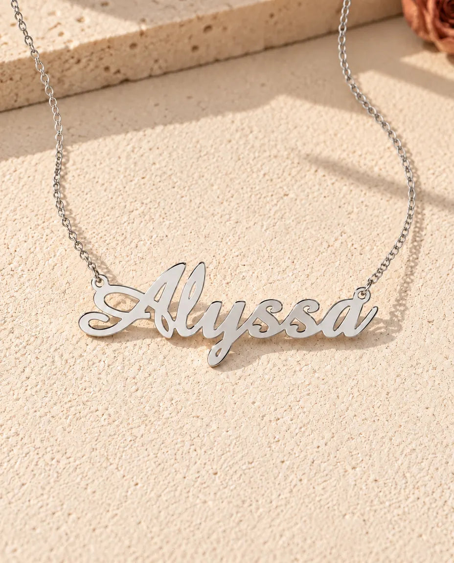 Namnhalsband i 925 Sterling Silver - framifrån i silver