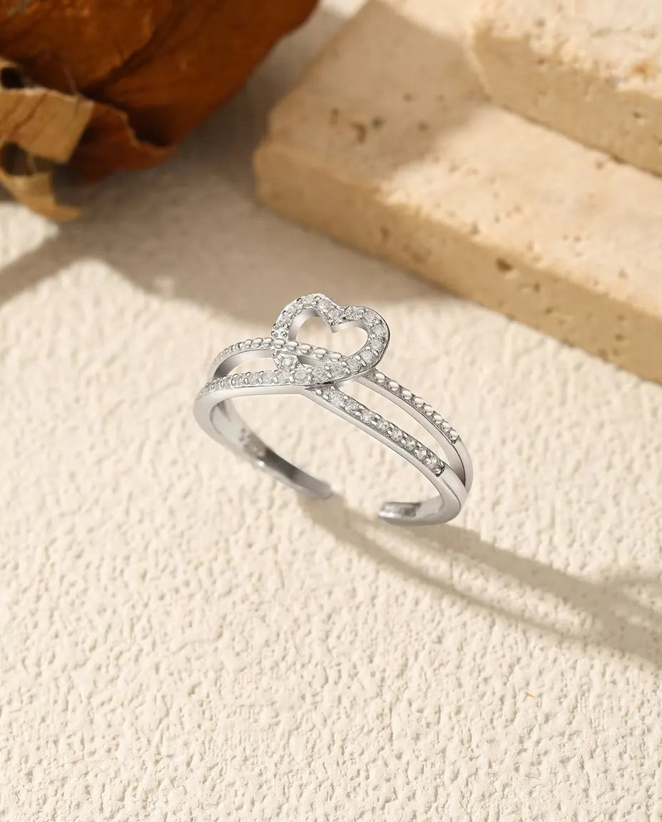 Öppen hjärtring med zirkonia - 8 mm hjärta på två korsade skenor, 925 sterlingsilver, justerbar US 6 till 9