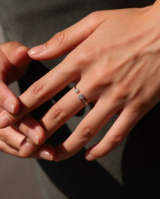 Öppen ring med moissanite - droppe på 0,30 ct och kvadrat på 0,08 ct i färg D / VVS1, 925 silver, justerbar