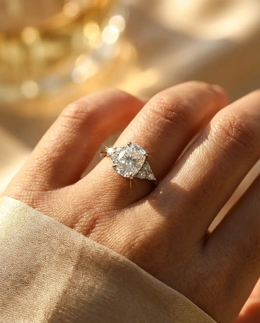 Moissanite Ring – 1 ct Avlång Kuddslipning i Klusterfattning, Förlovningsring i 925 Sterling Silver