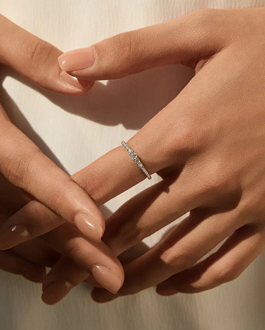 Moissanite Alliansring – 19 Graderade Runda Stenar i Färg D, Stapelbar Ring i 925 Sterling Silver