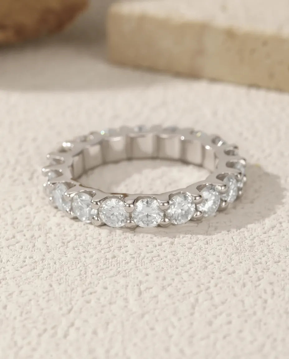 Moissanite Evighetsring – Helvarv med Runda Stenar i Färg D, Alliansring i 925 Sterling Silver