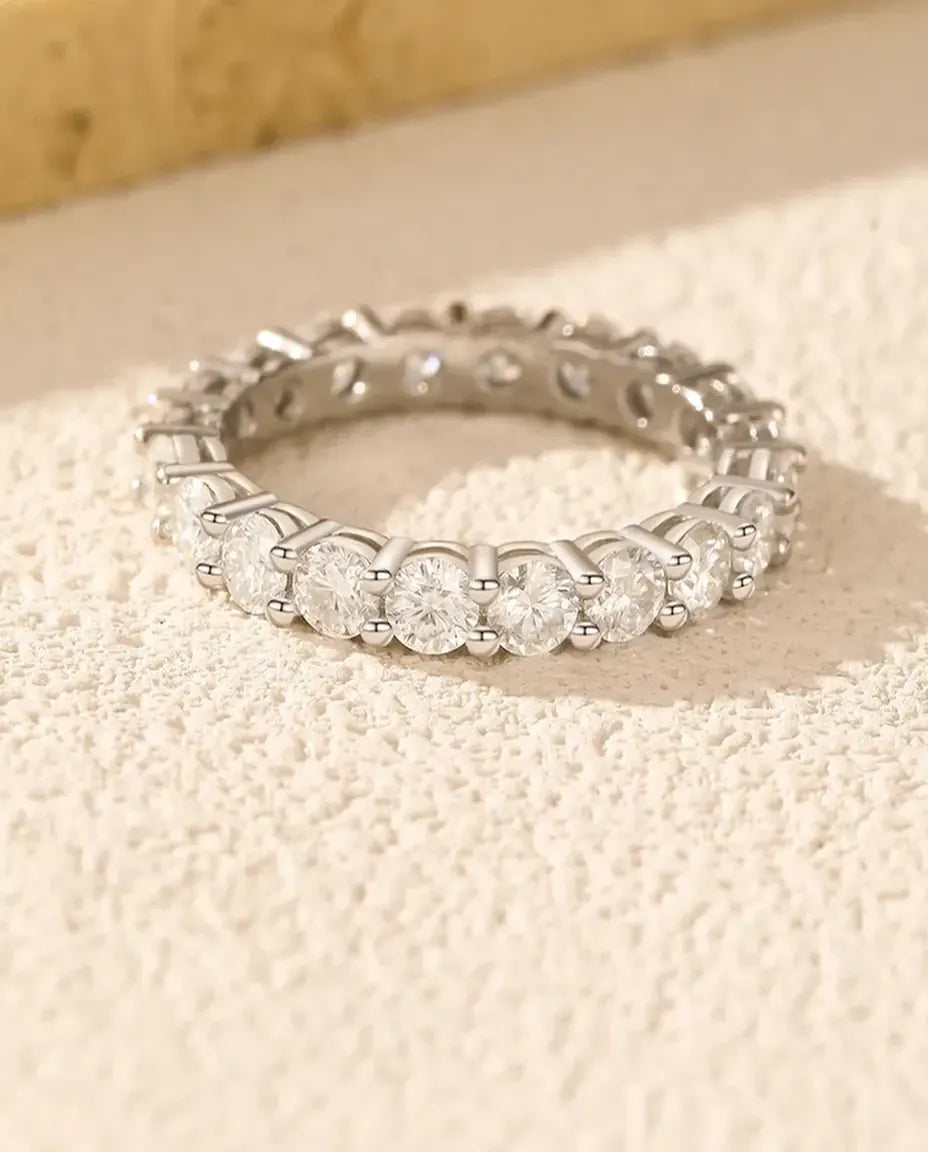 Moissanite Evighetsring – Tunn Pavé Runt Hela Skenan, Stapelbar Ring i 925 Sterling Silver