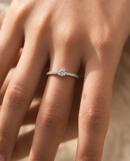 Moissanite Ring - buren på handen