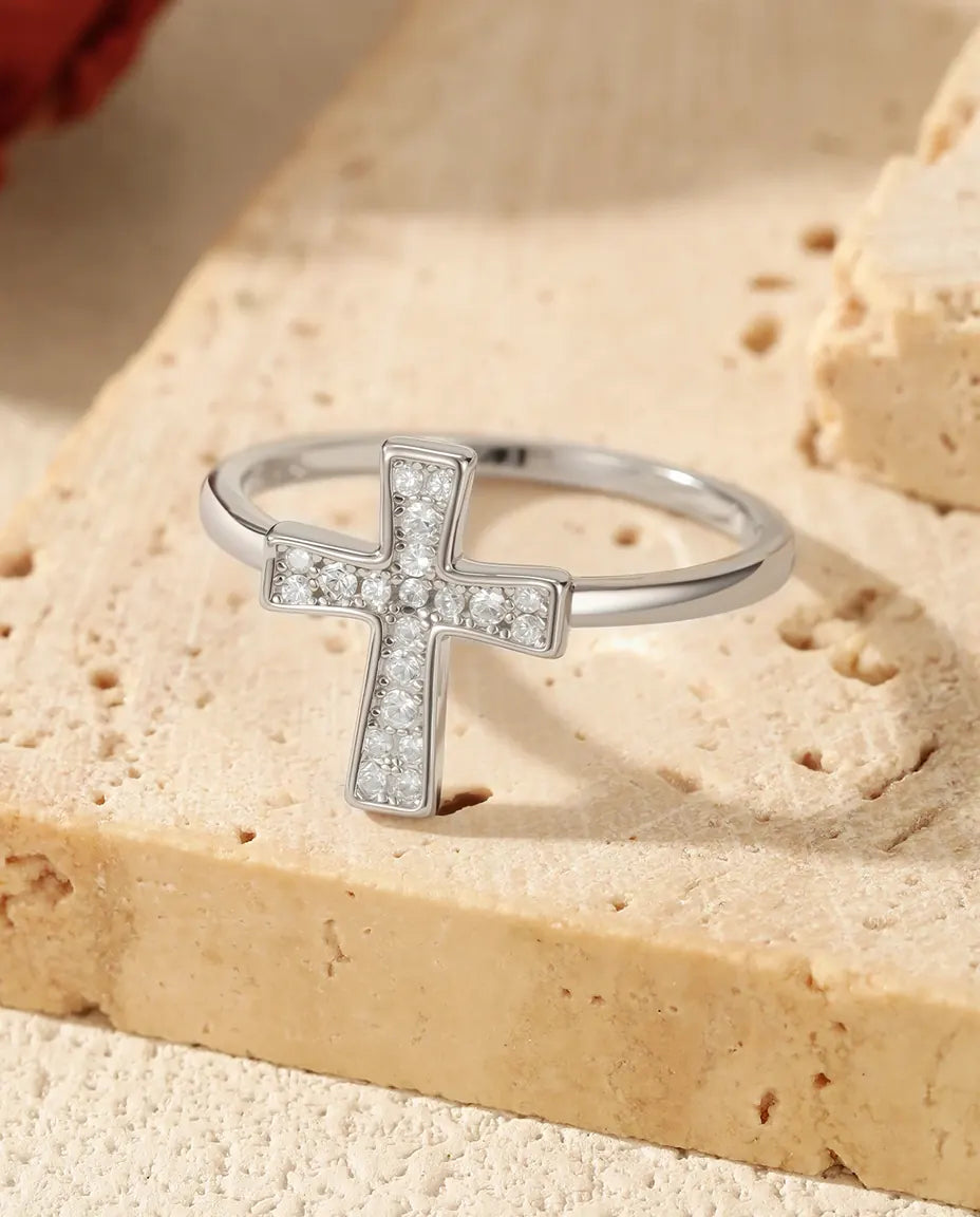 Moissanite Ring Liggande Kors – 20 Pavéfattade Stenar i 925 Sterling Silver