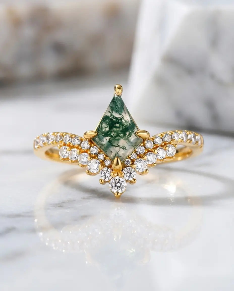 Moss Agate Ring – Kite-slipad Art Deco med Zirkoniahalo, 925 Sterling Silver eller Guldvermeil