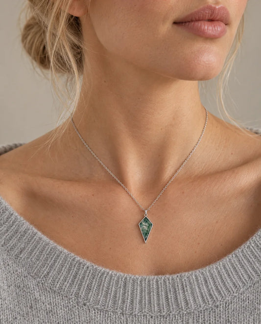 Moss Agate Smyckesset - buren av en modell