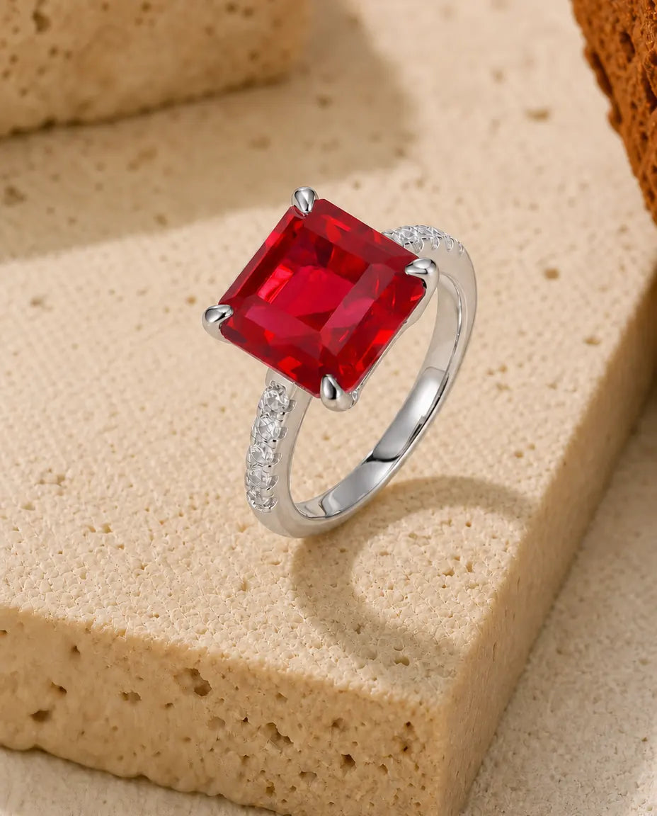 Rubinring – Fyrkantig Labbodlad Rubin på Pavéskena, Vintageinspirerad Ring i 925 Sterling Silver