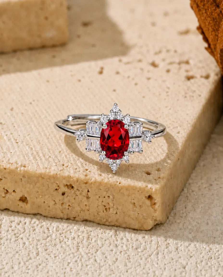 Rubinring – Oval Labbodlad Rubin med Snöflingehalo, Öppen Justerbar Ring i 925 Sterling Silver