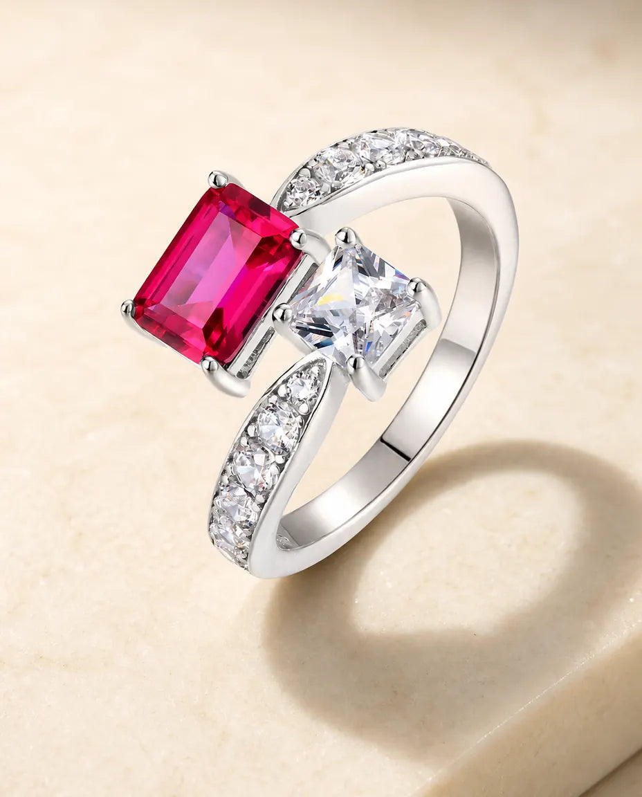 Rubinring Toi et Moi – Tvåstensring med Kvadratisk Labbskapad Rubin, Justerbar i 925 Sterling Silver