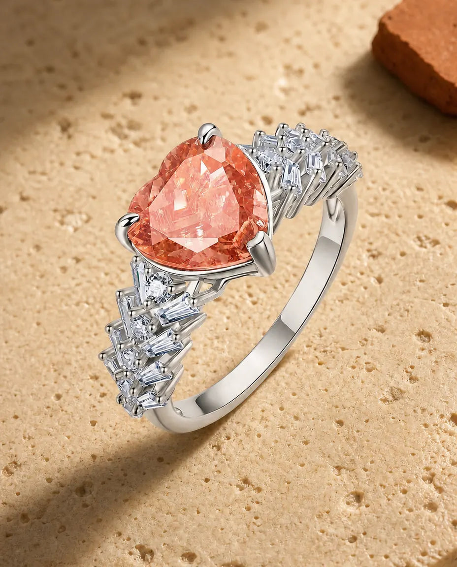 Rosa Safirring – Hjärtslipad Labbskapad Rosa Safir med Baguettekaskad i 925 Sterling Silver