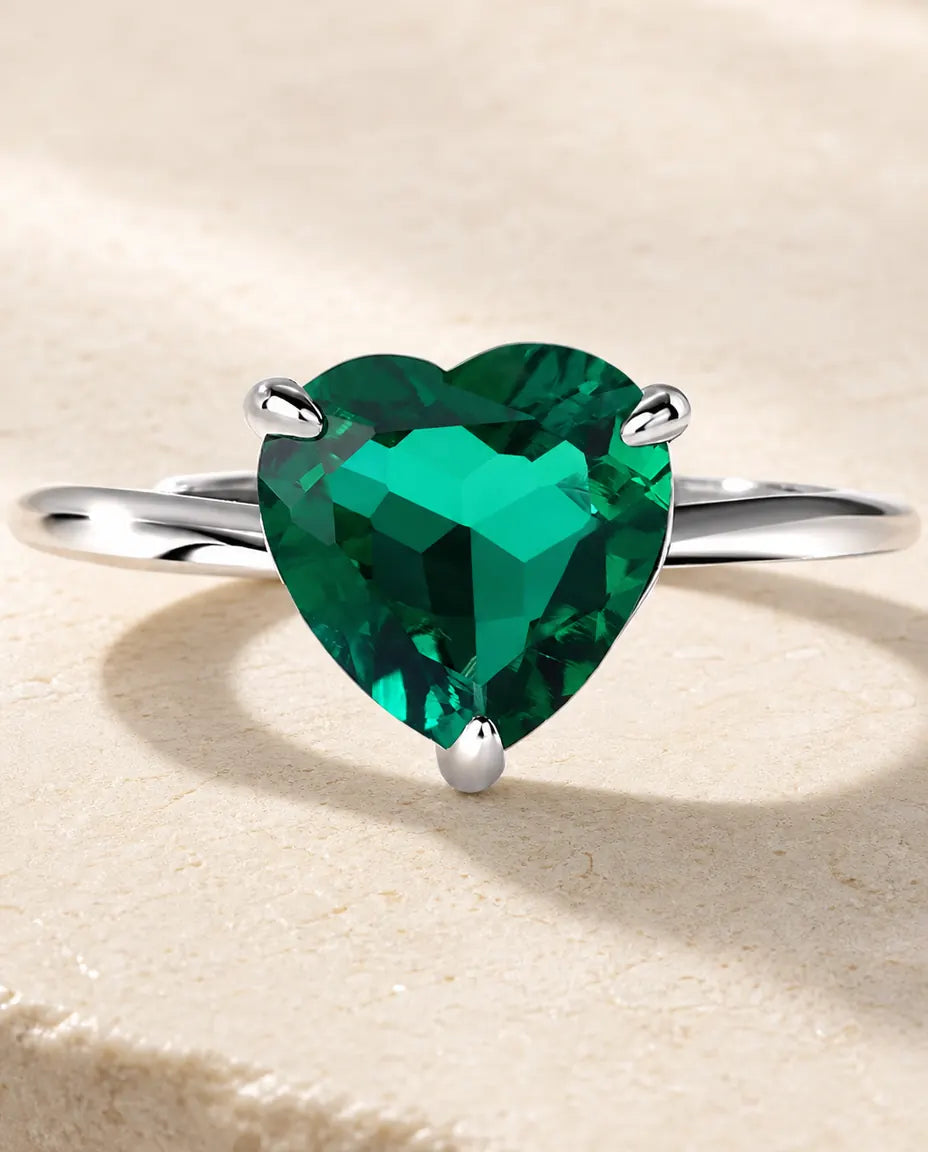 Smaragdring – Hjärtslipad Labbodlad Smaragd som Solitär, Tunn Justerbar Ring i 925 Sterling Silver