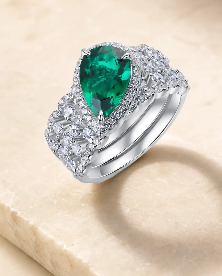 Smaragdring – Duo-set med Päronslipad Smaragd, Haloring och Böjd Pavéring i 925 Sterling Silver