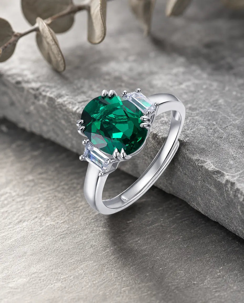 Smaragdring – Stor Oval Labbodlad Smaragd med Baguetter, Trestensring i 925 Sterling Silver, Månadssten för Maj
