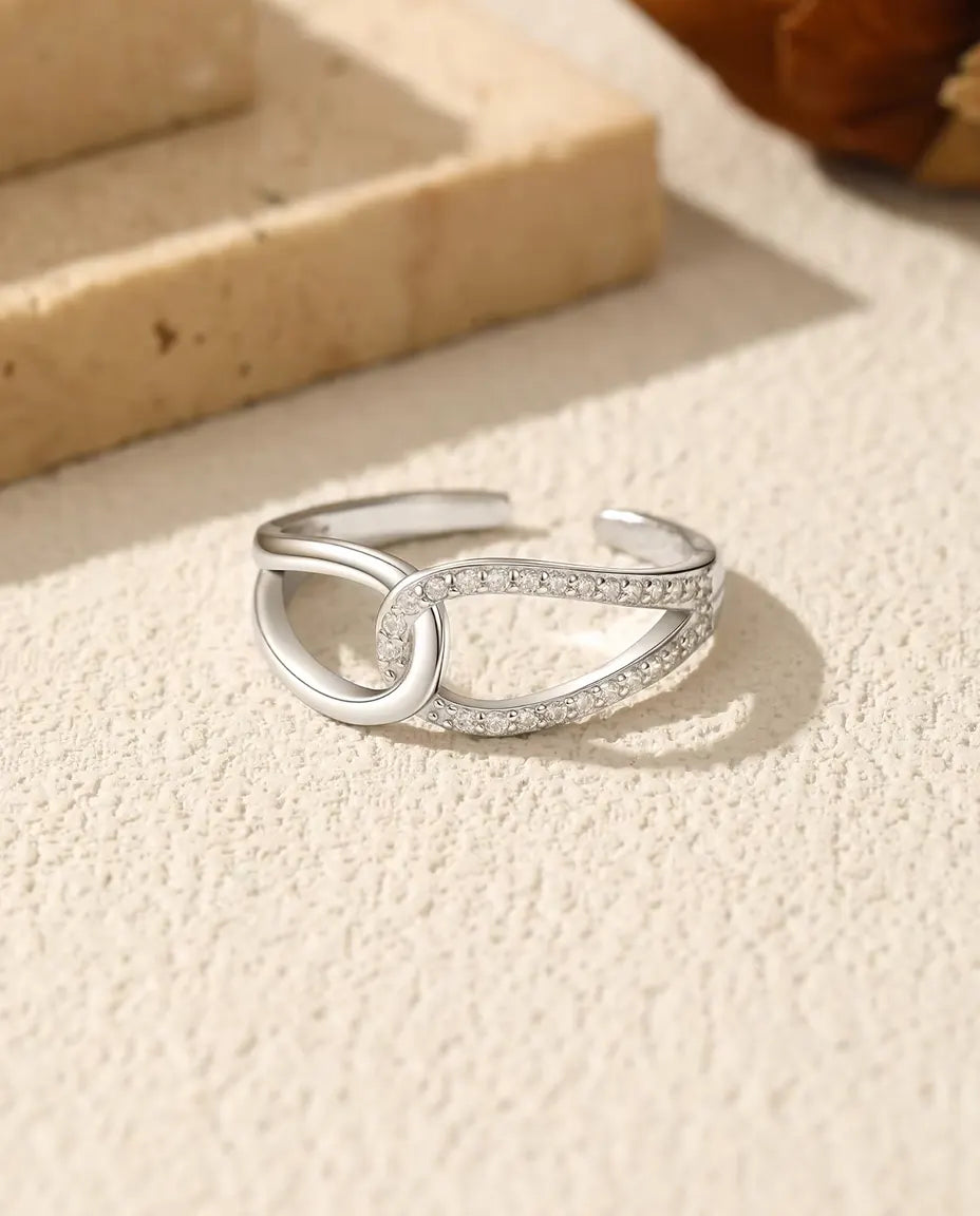 Sammanflätade öglor ring - pavéögla och polerad ögla länkade på öppen skena, 925 silver, justerbar US 6-9