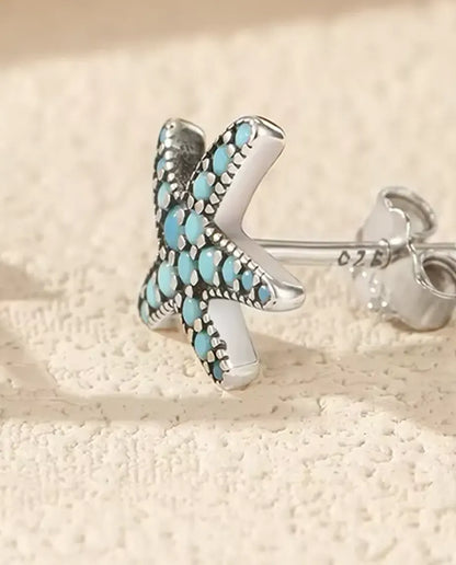 Sjöstjärna Örhängen med Turkos - 10 mm i oxiderat 925 sterling silver med turkosblå pavé