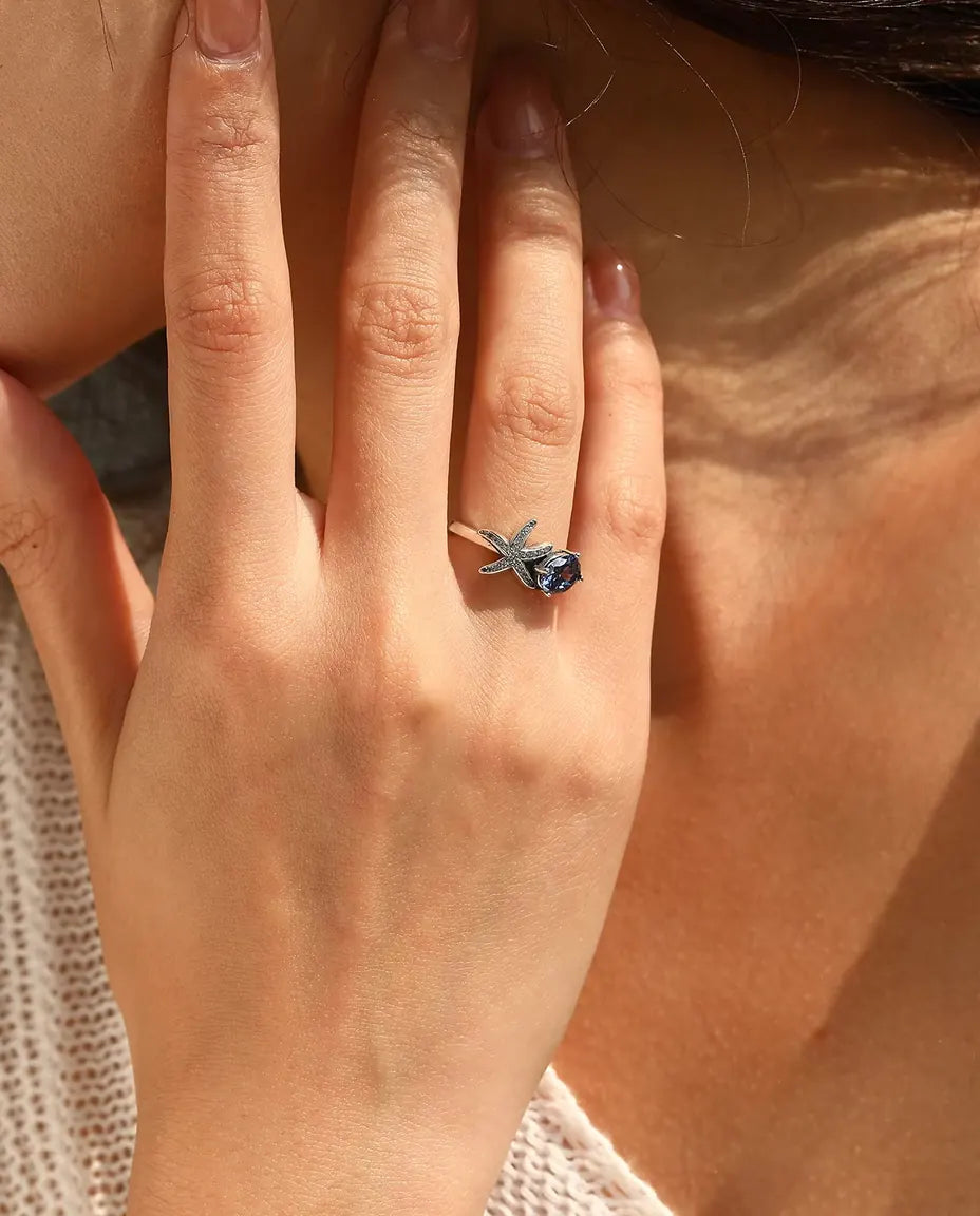 Sjöstjärna Ring - oval violett zirkonia 5 x 7 mm med pavésatt stjärna, storlek 5 till 9, 925 sterlingsilver
