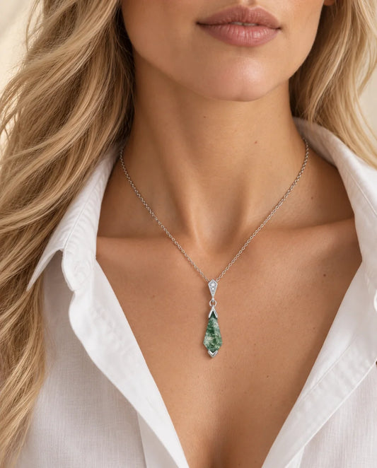 Moss Agate Smyckesset - buren av en modell