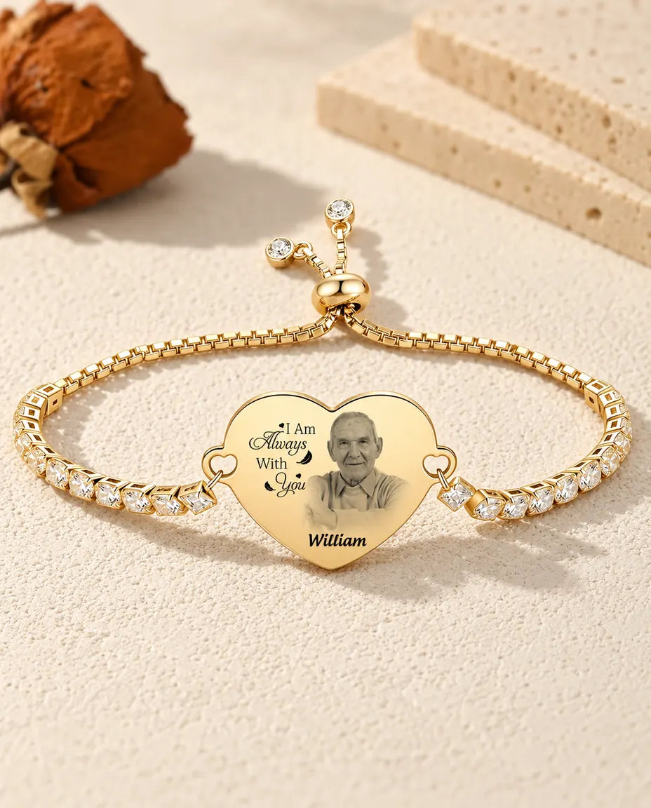 Guldfärgad version av tennisarmbandet med hjärta graverat med en bild