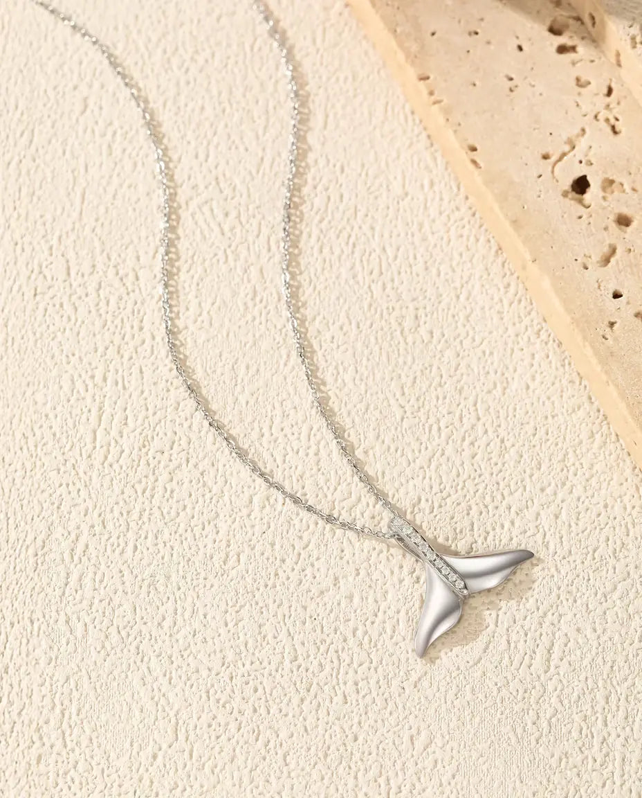 Valfena Halsband - polerad silverfena med pavéinfattad hänka, kedja 40+5 cm, 925 sterlingsilver
