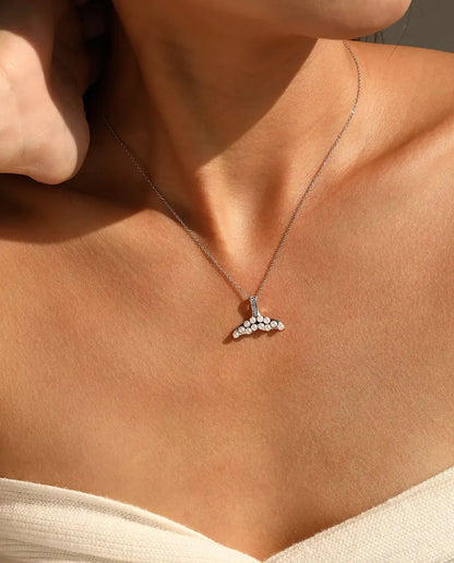 Valfena Halsband med Vita Pärlor - silverfena och pavéinfattad hänka, kedja 40+5 cm, 925 sterlingsilver