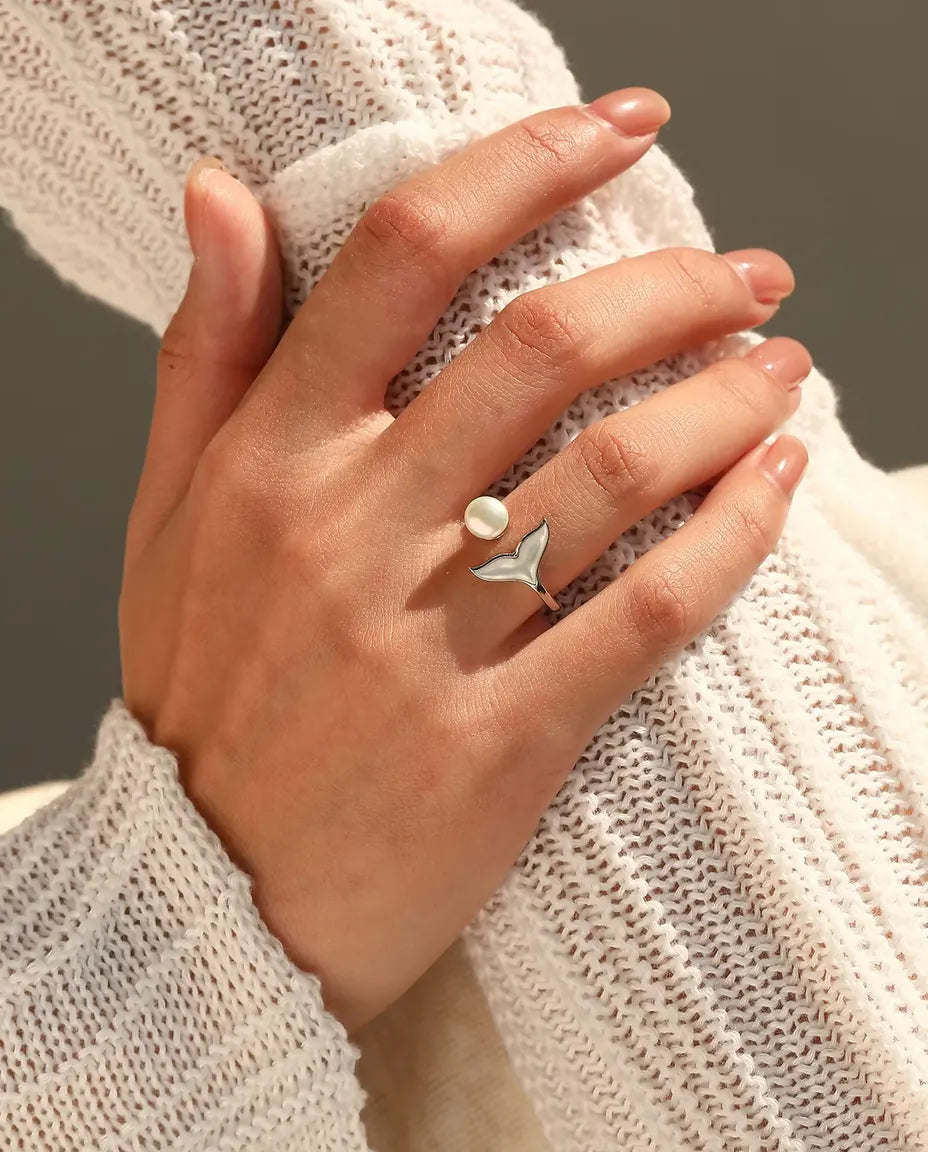Valfena Ring med Pärla - öppen justerbar skena med vit fena, 925 sterlingsilver